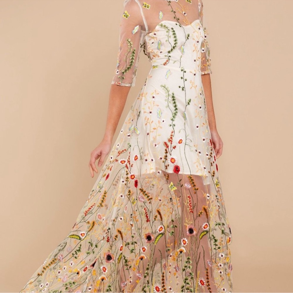 NWT Stunning Red Dress Boutique Floral Embroidered Lined Maxi Dress, Size Small